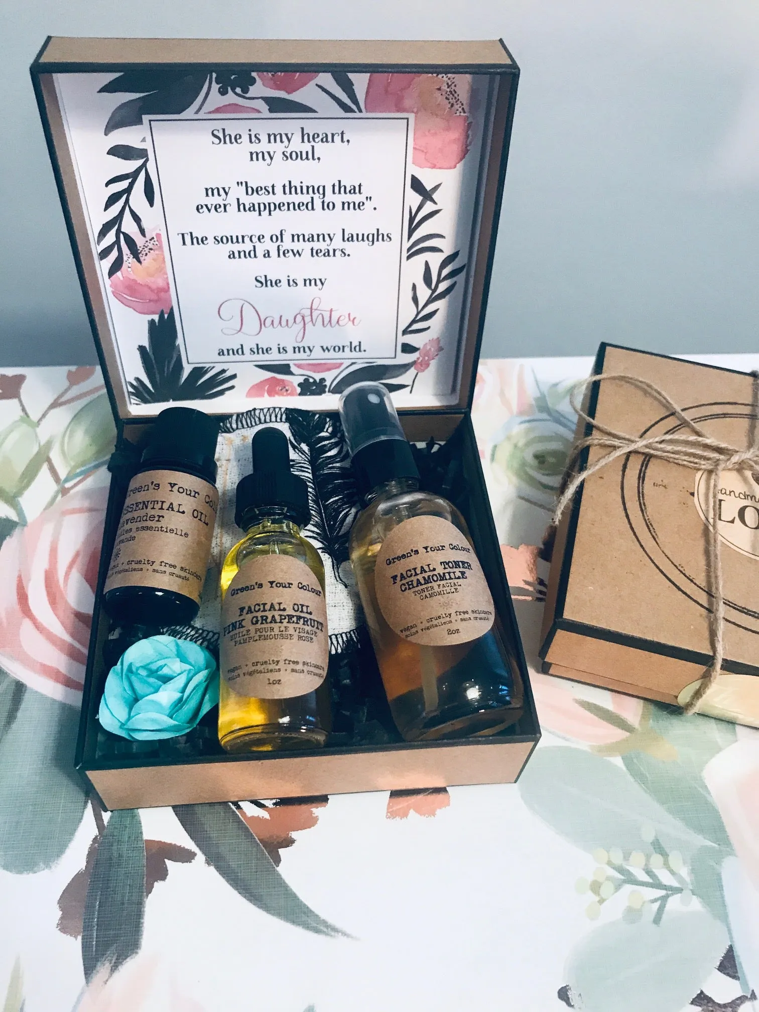 SUSTAINABLE SKINCARE GIFT KIT- VEGAN FACE TONER, FACE OIL, LAVENDER ESSENTIAL OIL